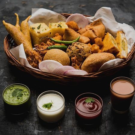 Capital O Bvh Hospitality Near Pvr Ansal Plaza Greater Noida Hotel Kültér fotó