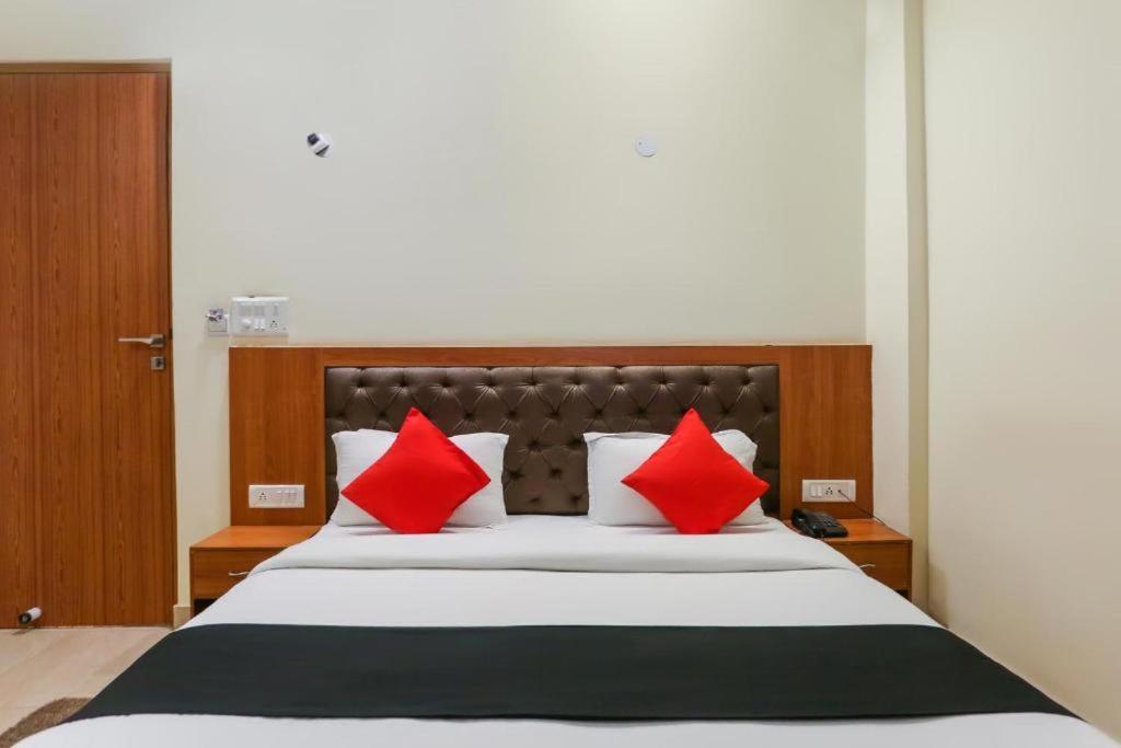 Capital O Bvh Hospitality Near Pvr Ansal Plaza Greater Noida Hotel Kültér fotó