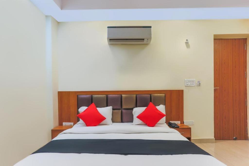 Capital O Bvh Hospitality Near Pvr Ansal Plaza Greater Noida Hotel Kültér fotó