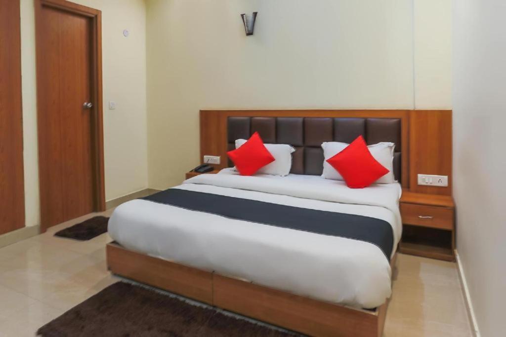 Capital O Bvh Hospitality Near Pvr Ansal Plaza Greater Noida Hotel Kültér fotó