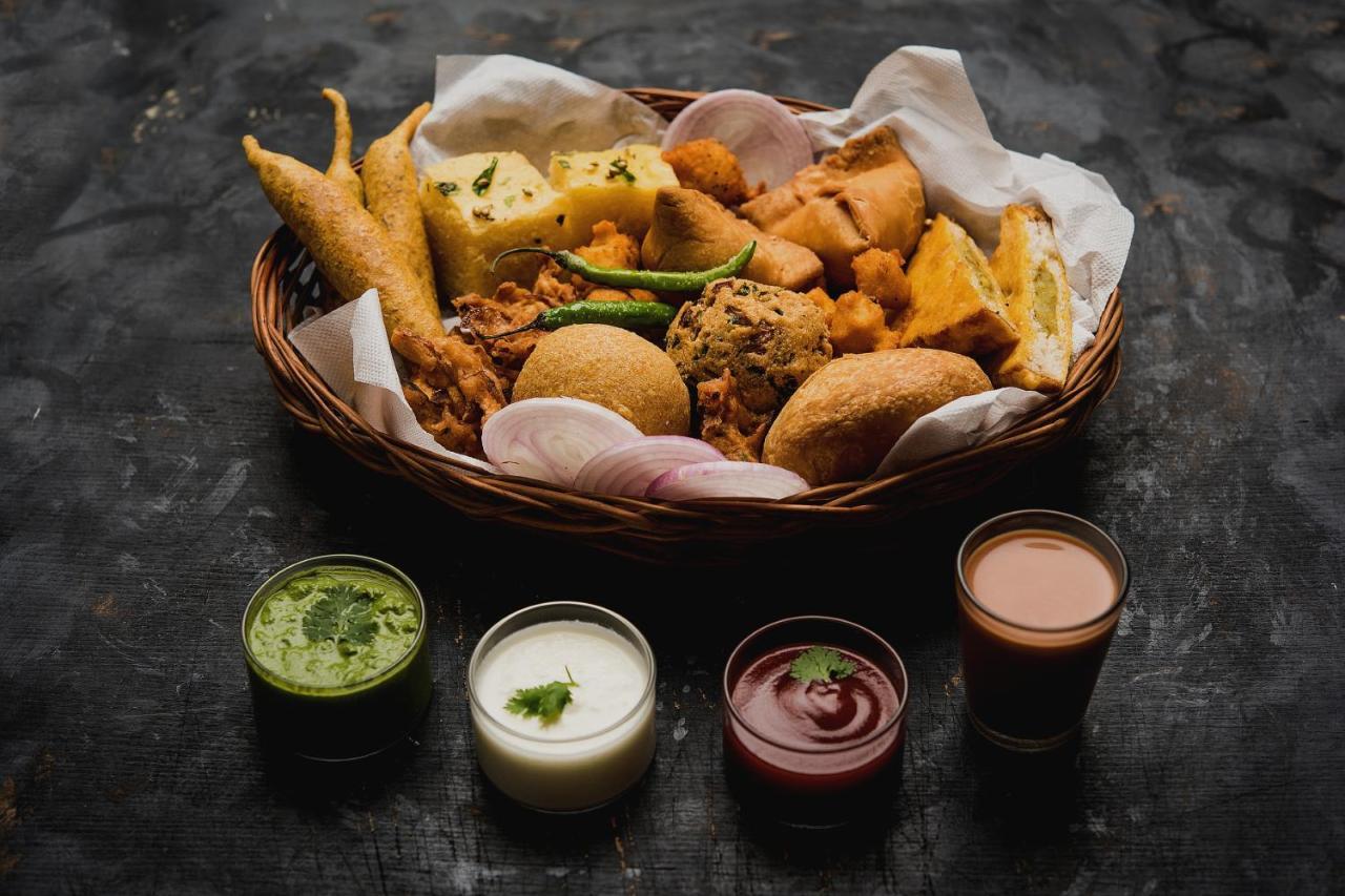 Capital O Bvh Hospitality Near Pvr Ansal Plaza Greater Noida Hotel Kültér fotó